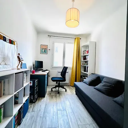 Les Acacias Apartment *