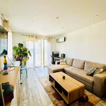 Les Acacias Apartman *